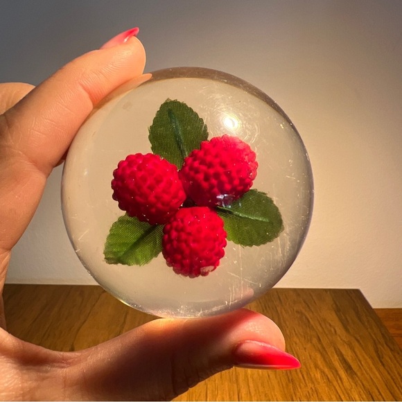 VTG Acrylic Resin Lucite Round Paperweight Red Raspberry Leaves - Picture 9 of 9